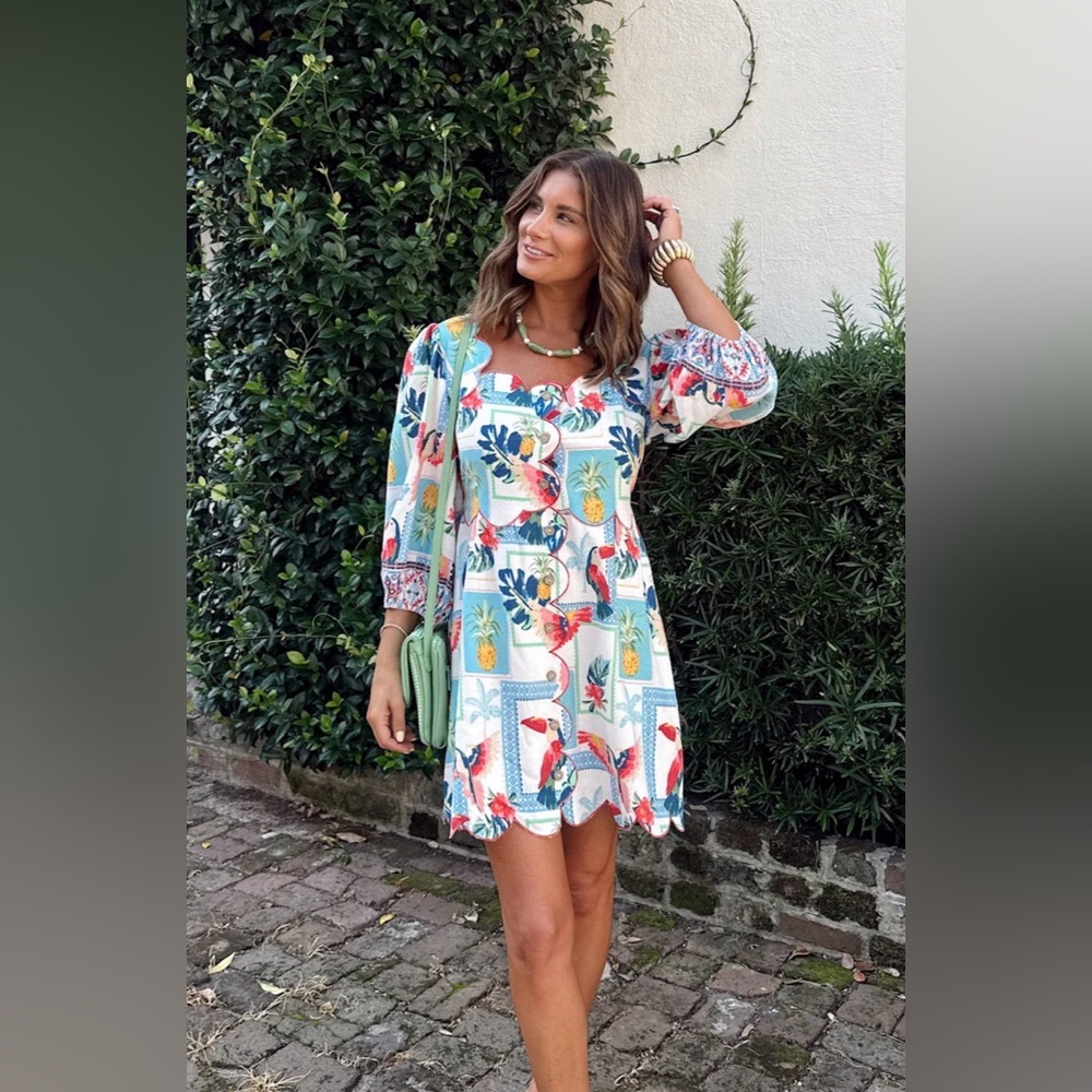 Boutique Beach Vacation Tropical Print Scallop Edge Mini Dress Size M